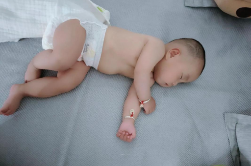 沙洋宝宝偏头怎么纠正